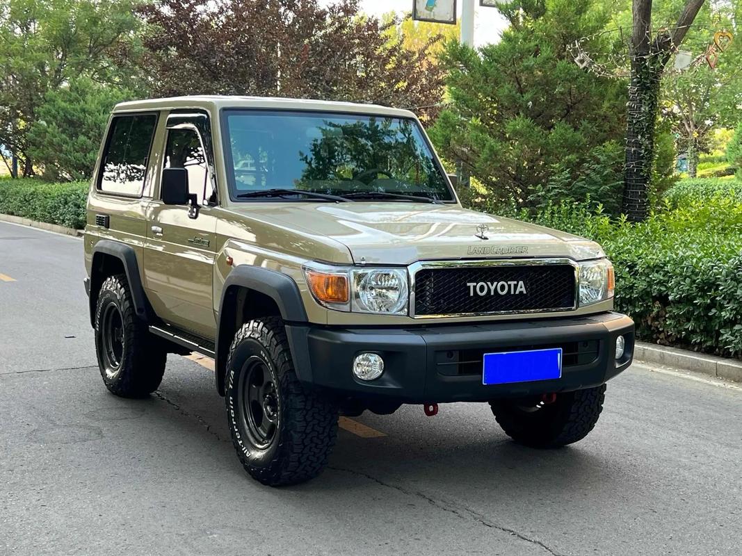 Toyota Land Cruiser (70 Series / Prado)