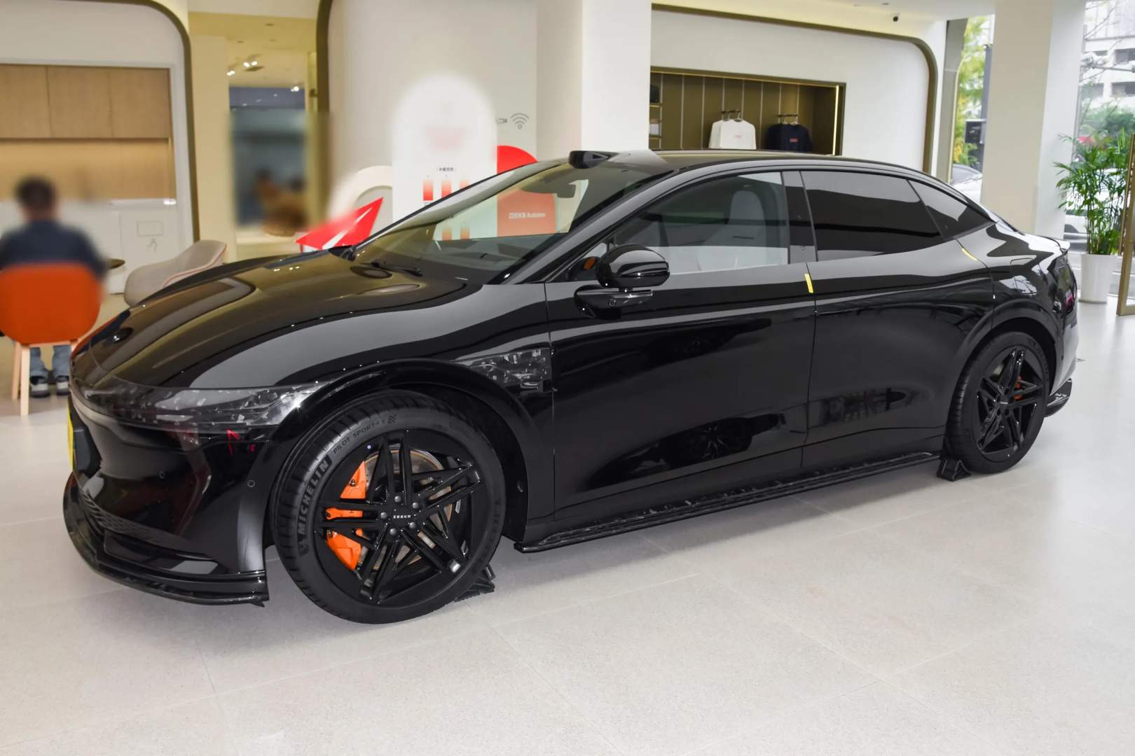 ZEEKR 007